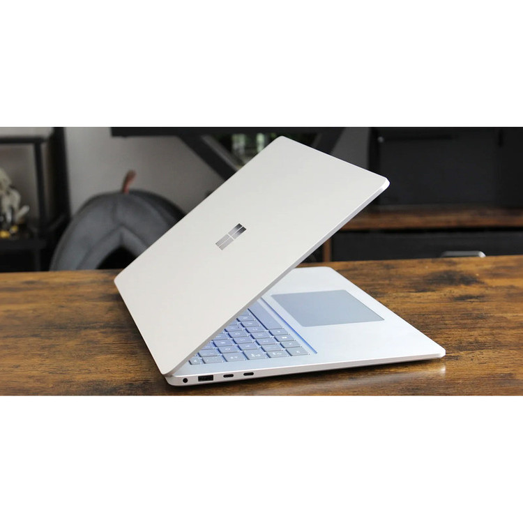 لپتاپ مایکروسافت مدل Surface Laptop 7 Copilot Plus PC با پردازنده Snapdragon X Elite، رم LPDDR5x 16GB با فرکانس 8448 MHz، حافظه SSD با ظرفیت 512GB، نمایشگر لمسی 13.8 اینچ PixelSense Flow با نرخ بهروزرسانی 120Hz، سیستمعامل Windows 11