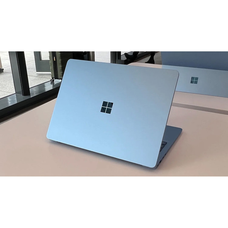 لپتاپ مایکروسافت مدل Surface Laptop 7 Copilot Plus PC با پردازنده Snapdragon X Elite، رم LPDDR5x 16GB با فرکانس 8448 MHz، حافظه SSD با ظرفیت 512GB، نمایشگر لمسی 13.8 اینچ PixelSense Flow با نرخ بهروزرسانی 120Hz، سیستمعامل Windows 11