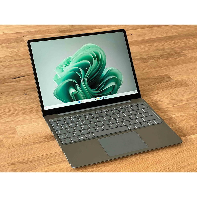 لپتاپ مایکروسافت مدل Surface Laptop Go 3 با پردازنده Core i5-1235U، رم LPDDR5 8GB، حافظه SSD با ظرفیت 256GB، نمایشگر لمسی 12.4 اینچ PixelSense، دارای حسگر اثر انگشت، سیستمعامل Windows 11