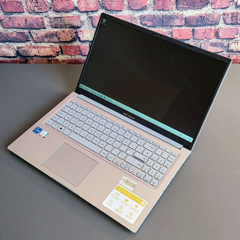 لپتاپ ایسوس مدل Vivobook X1504ZA-NJ247 با پردازنده Core i7-1255U، رم DDR4 8GB با فرکانس 3200MHz، حافظه SSD با ظرفیت 512GB، نمایشگر 15.6 اینچ IPS با وضوح Full HD